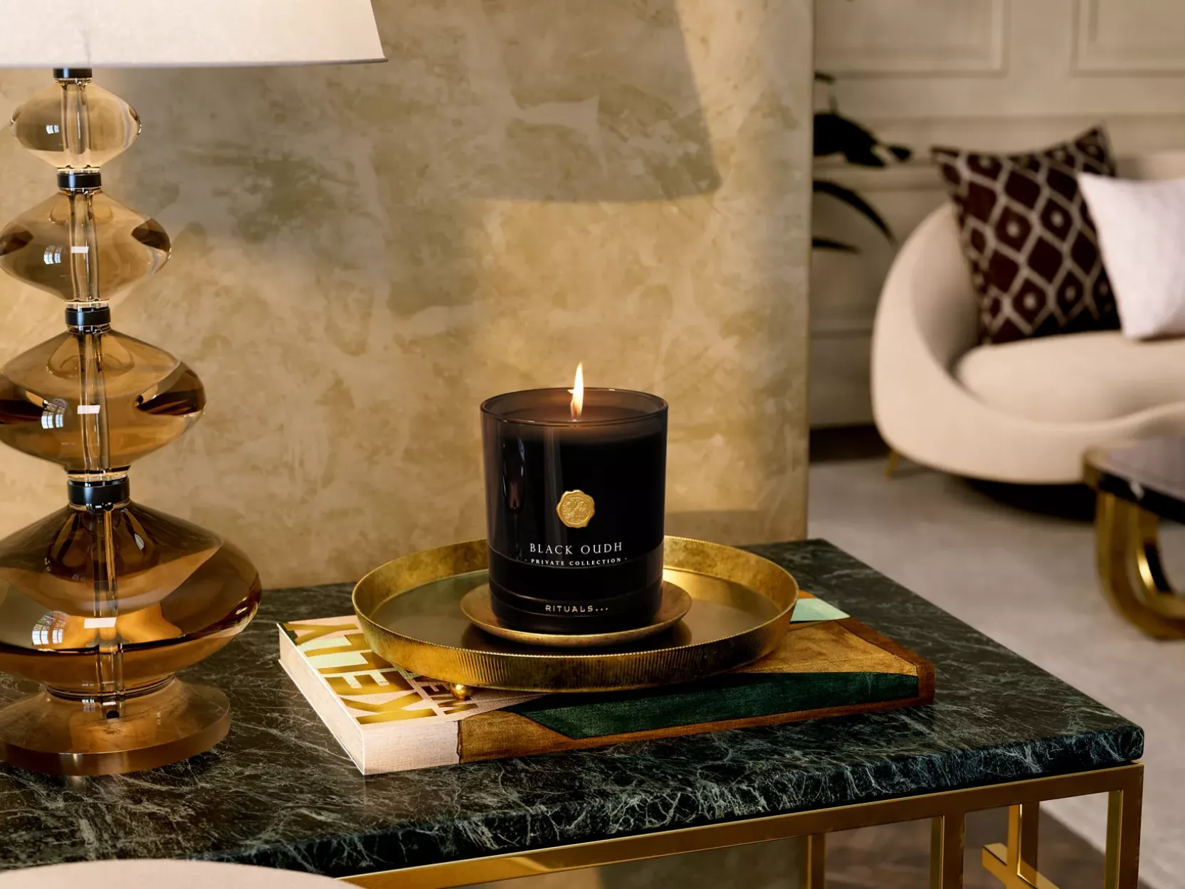 Black Oudh Scented Candle|Rituals Store